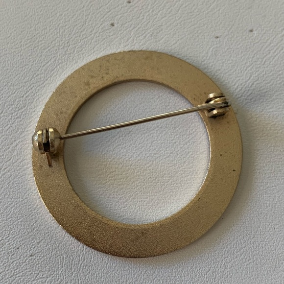 Brooch circle textured - Picture 6 of 7